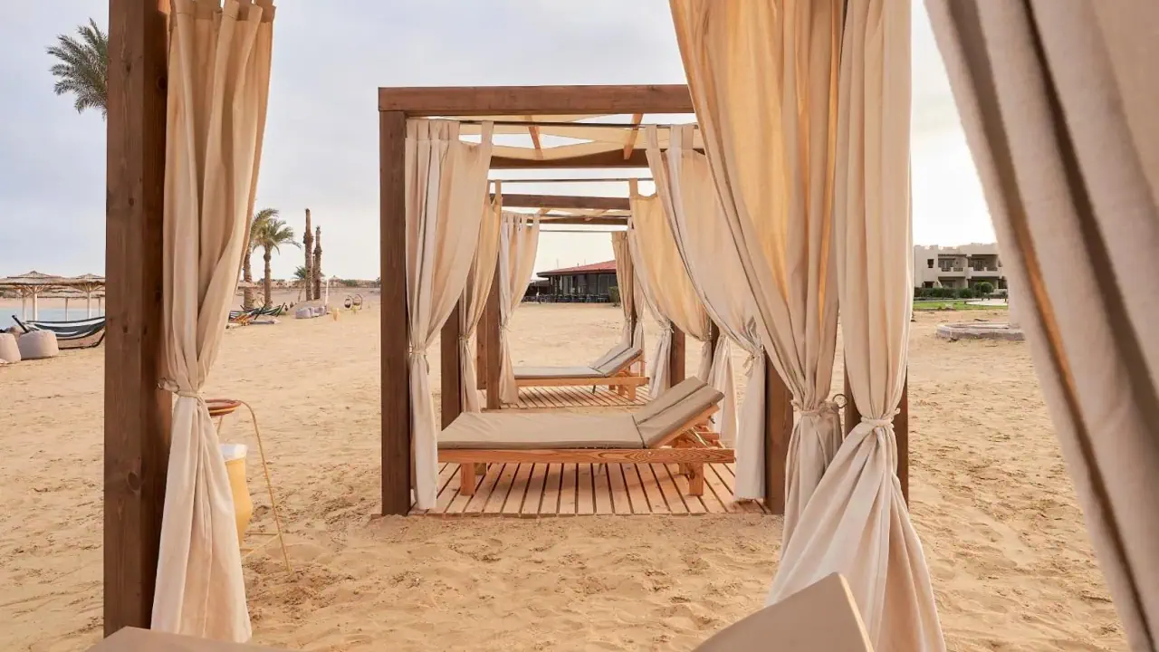 الفندق ترو بيتش ريزورت - مرسى علم